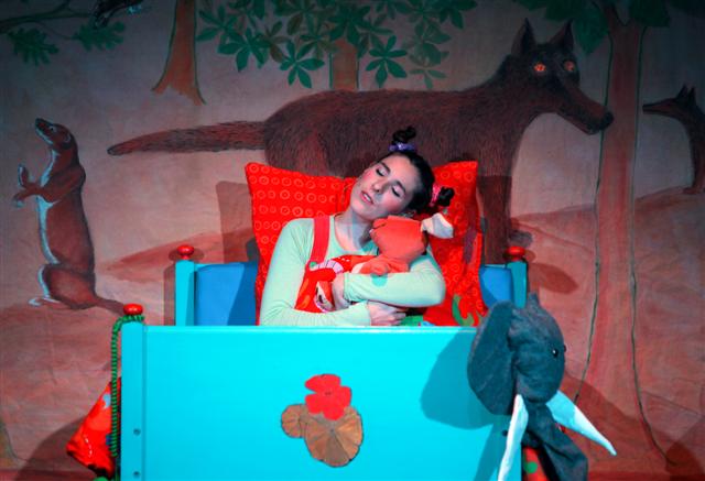 Capucine dans son lit